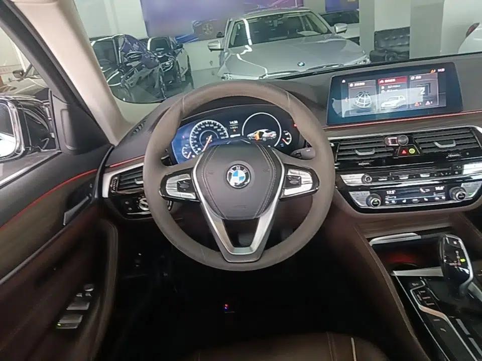 BMW 5 Series New Energy 2019 530Le Luxury Package — миниатюра 18
