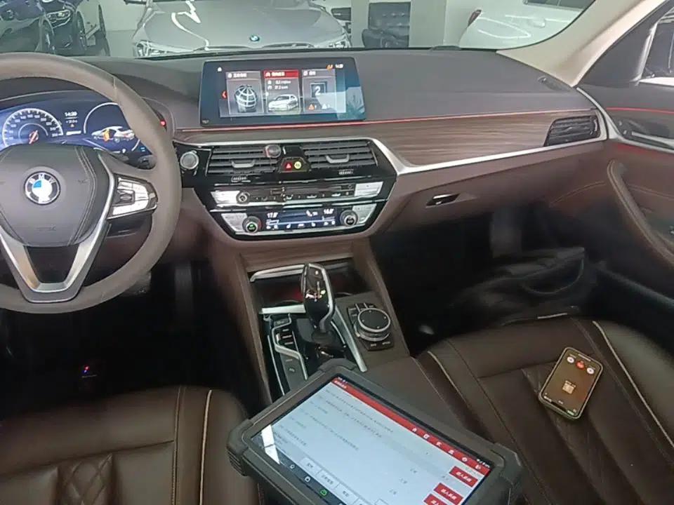 BMW 5 Series New Energy 2019 530Le Luxury Package — миниатюра 20