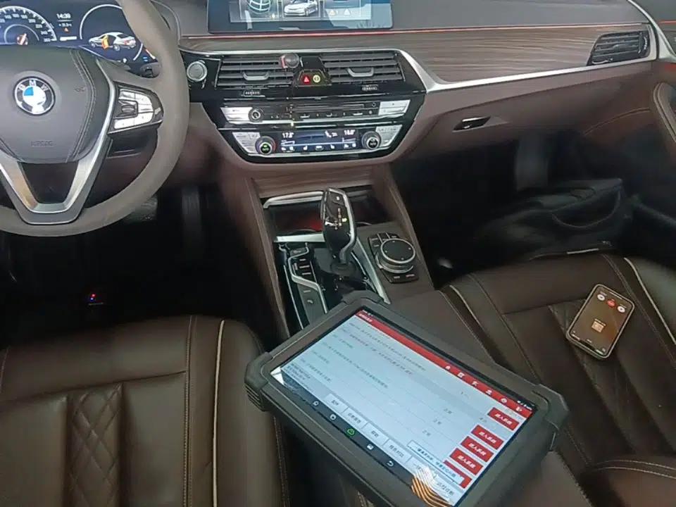 BMW 5 Series New Energy 2019 530Le Luxury Package — миниатюра 21