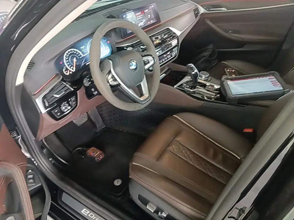 BMW 5 Series New Energy 2019 530Le Luxury Package — миниатюра 22