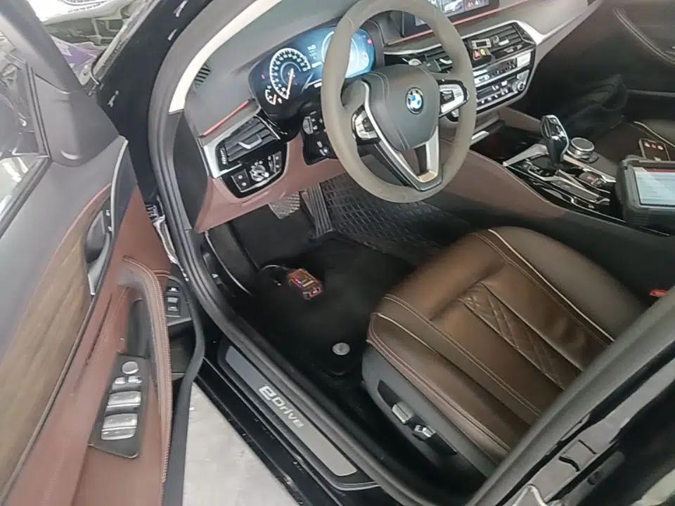 BMW 5 Series New Energy 2019 530Le Luxury Package — миниатюра 23
