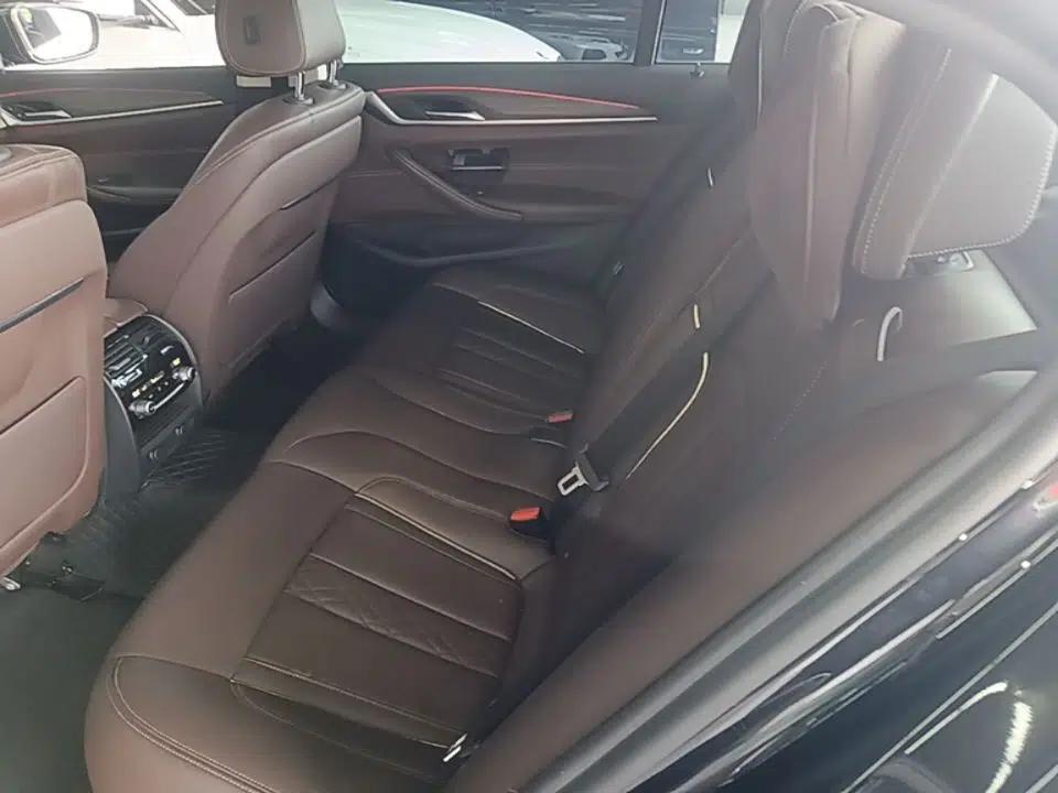 BMW 5 Series New Energy 2019 530Le Luxury Package — миниатюра 25