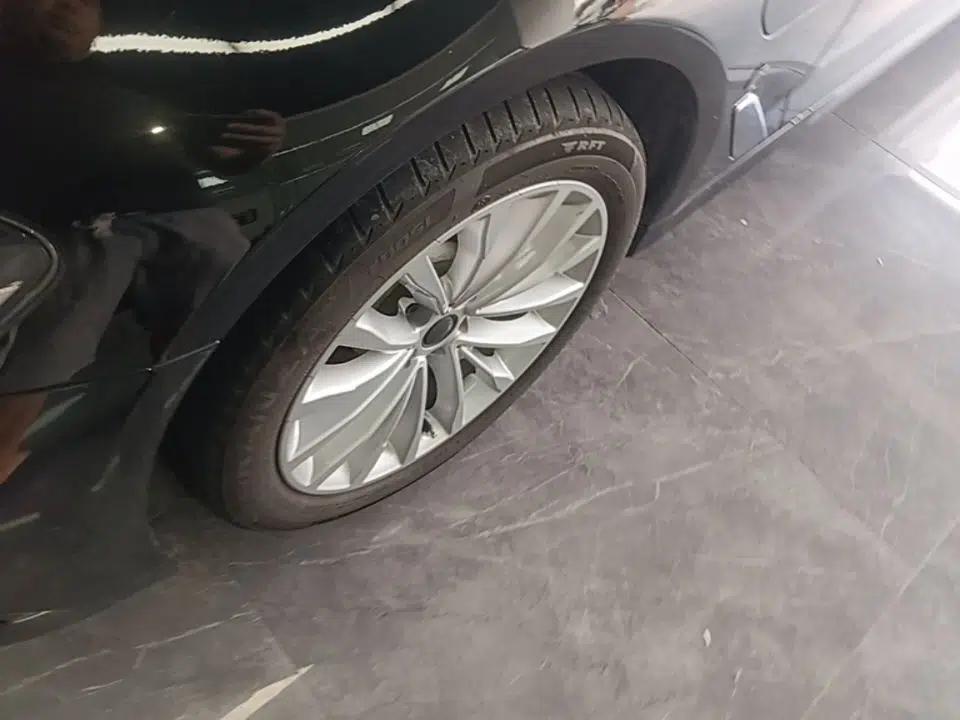 BMW 5 Series New Energy 2019 530Le Luxury Package — миниатюра 10