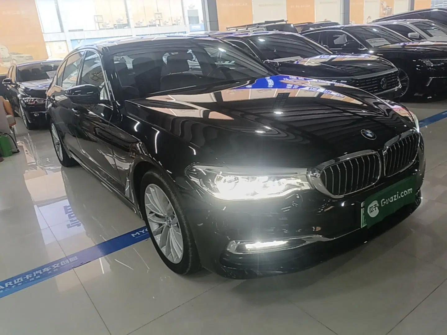 BMW 5 Series New Energy 2019 530Le Pioneer Edition — миниатюра 3