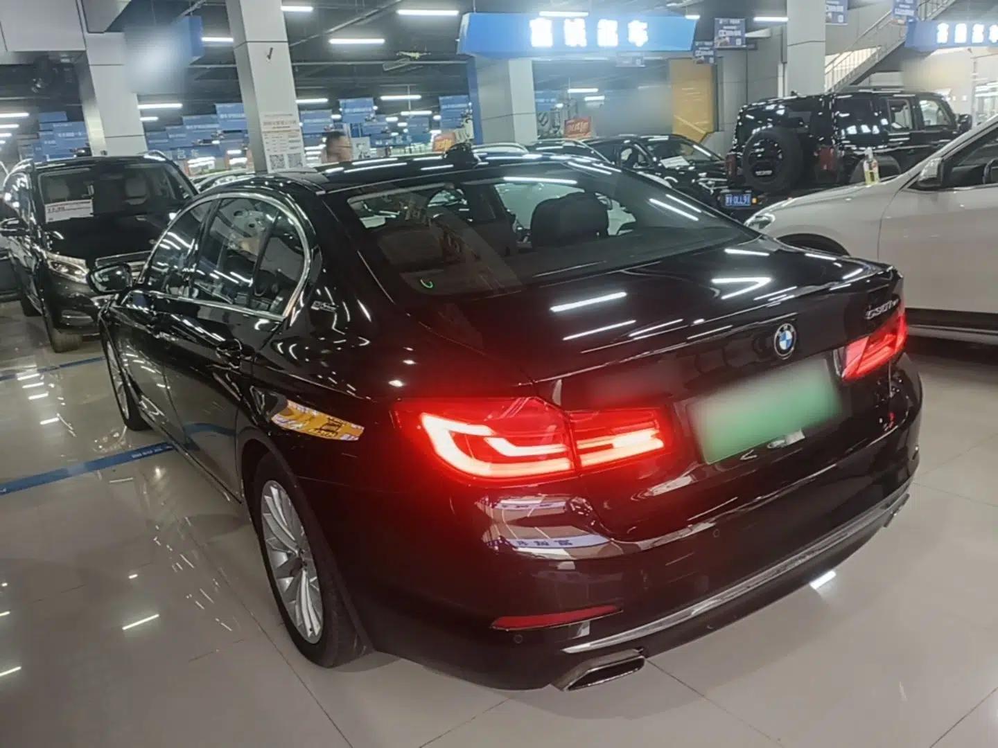 BMW 5 Series New Energy 2019 530Le Pioneer Edition — миниатюра 4