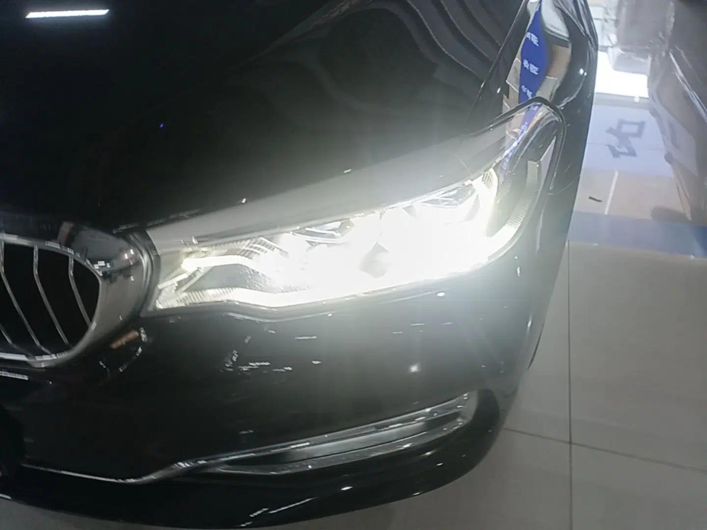 BMW 5 Series New Energy 2019 530Le Pioneer Edition — миниатюра 8