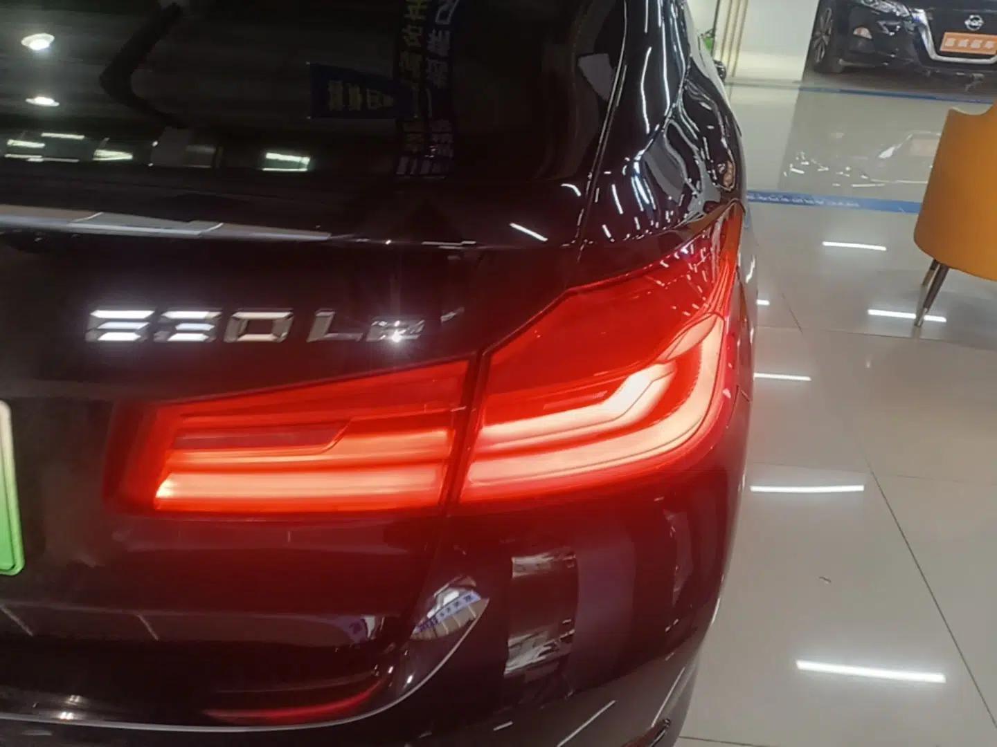 BMW 5 Series New Energy 2019 530Le Pioneer Edition — миниатюра 9