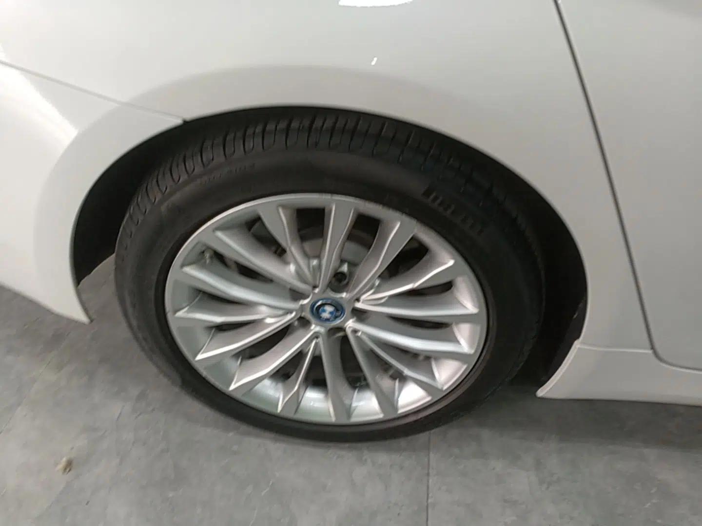 BMW 5 Series New Energy 2019 Updated 530Le Pioneer Edition — миниатюра 11