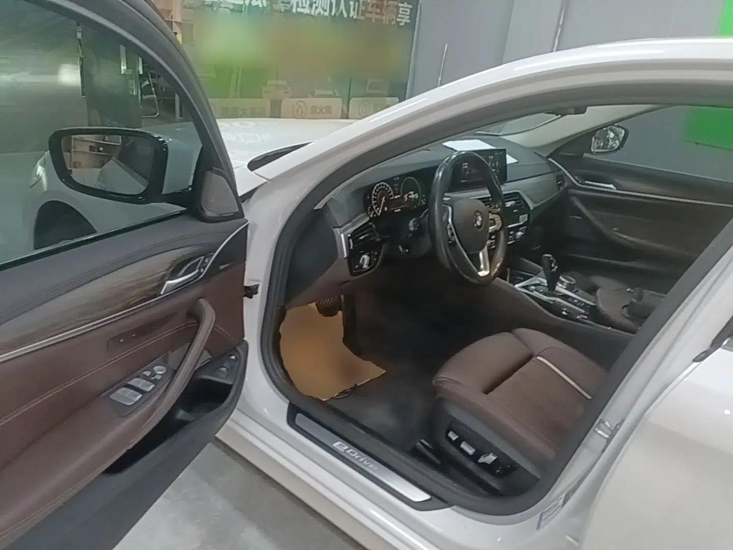 BMW 5 Series New Energy 2019 Updated 530Le Pioneer Edition — миниатюра 18