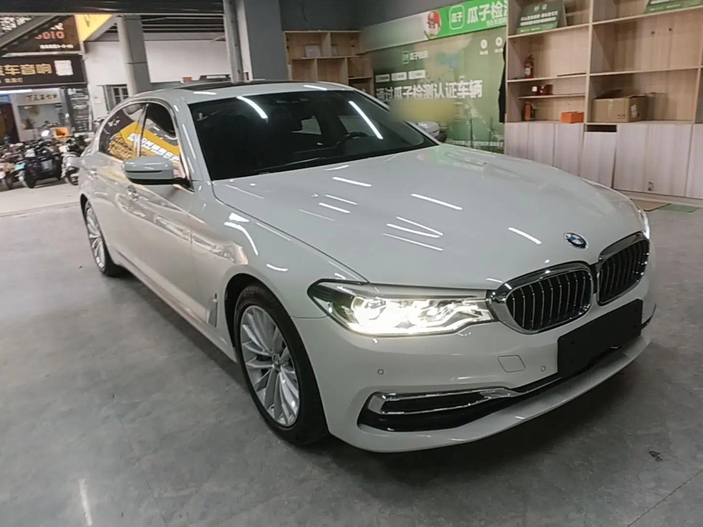 BMW 5 Series New Energy 2019 Updated 530Le Pioneer Edition — миниатюра 3
