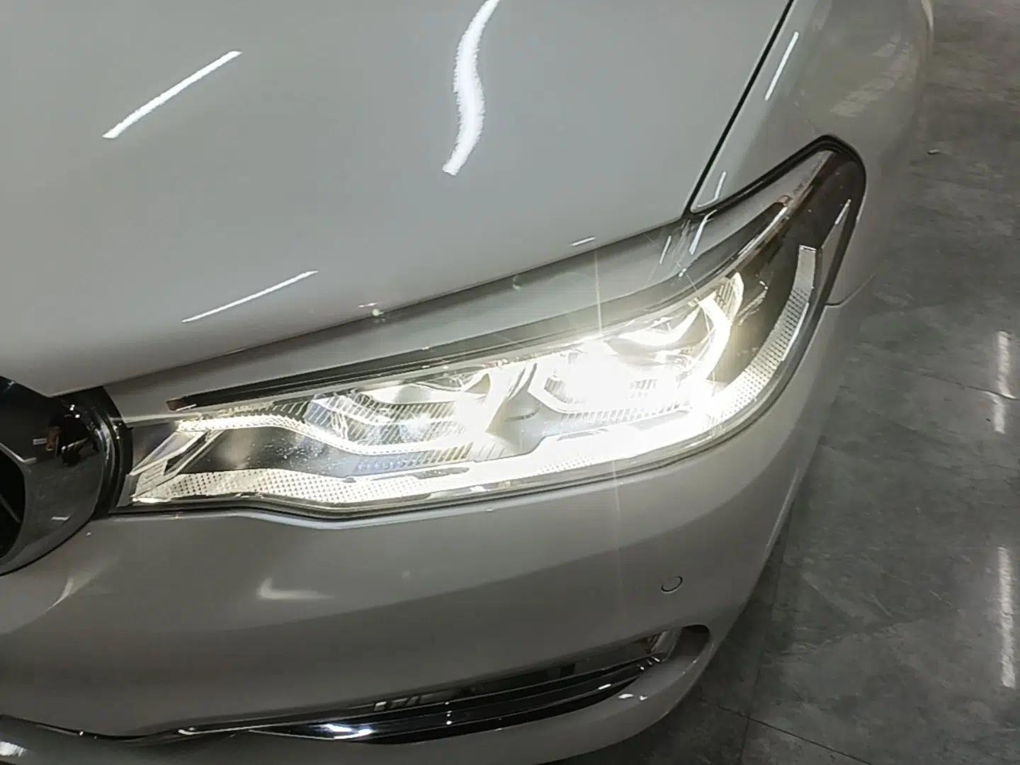 BMW 5 Series New Energy 2019 Updated 530Le Pioneer Edition — миниатюра 8