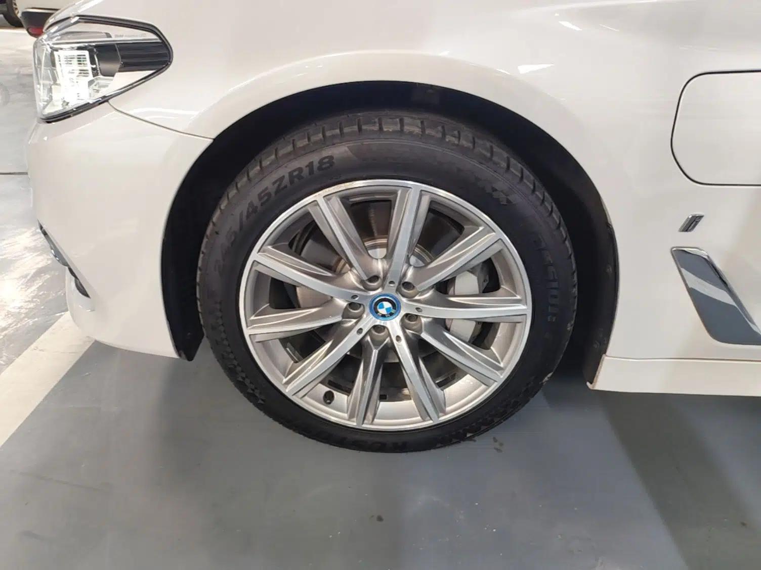 BMW 5 Series New Energy 2019 530Le Luxury Package — миниатюра 15