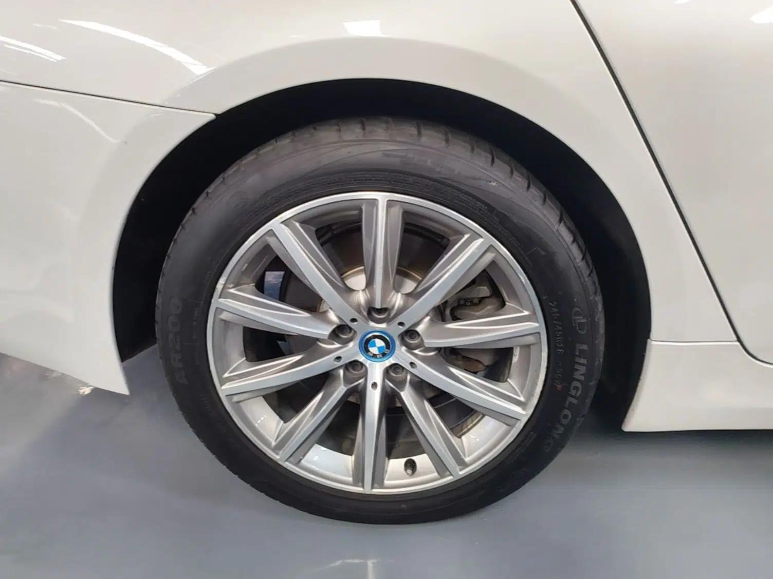 BMW 5 Series New Energy 2019 530Le Luxury Package — миниатюра 16