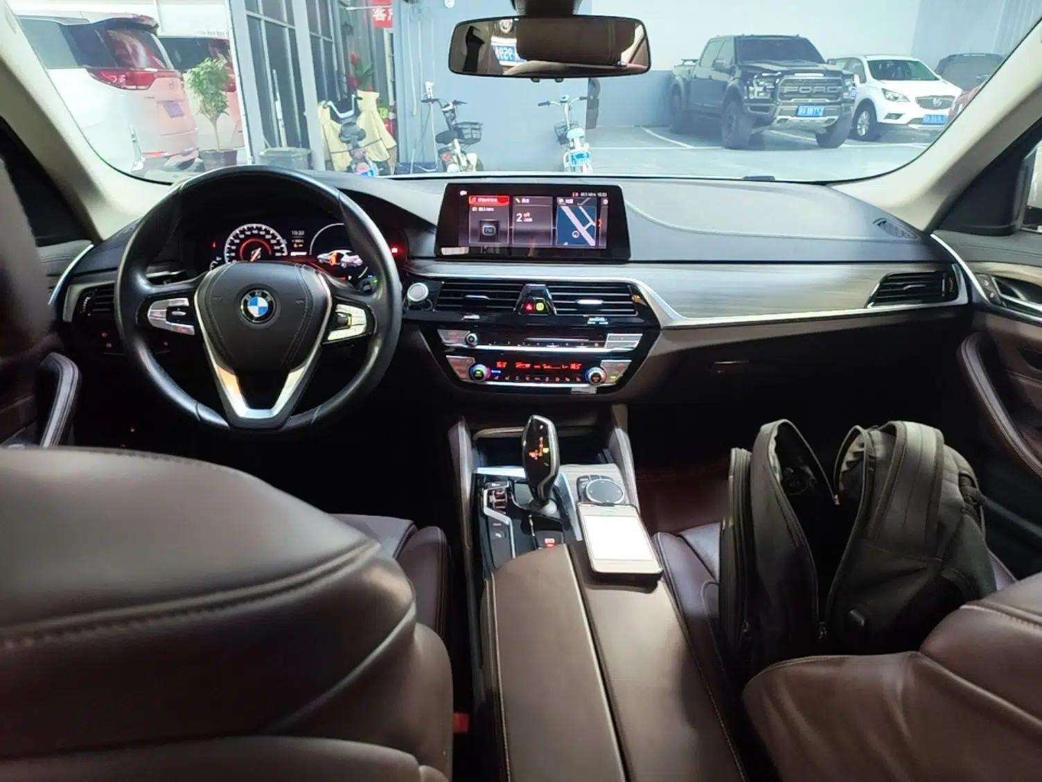 BMW 5 Series New Energy 2019 530Le Luxury Package — миниатюра 17