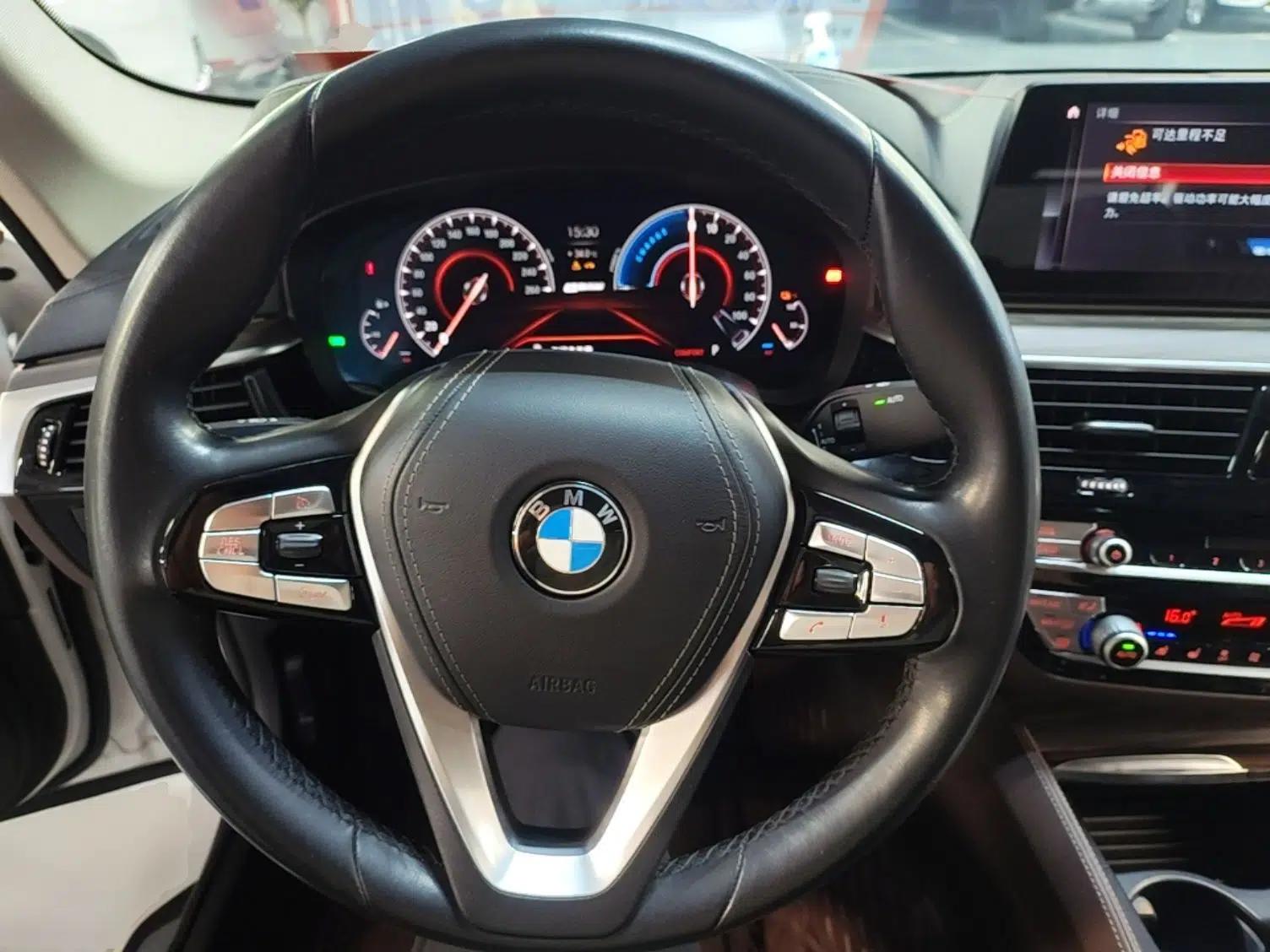 BMW 5 Series New Energy 2019 530Le Luxury Package — миниатюра 18