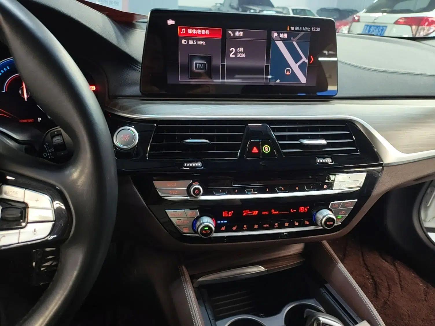 BMW 5 Series New Energy 2019 530Le Luxury Package — миниатюра 20