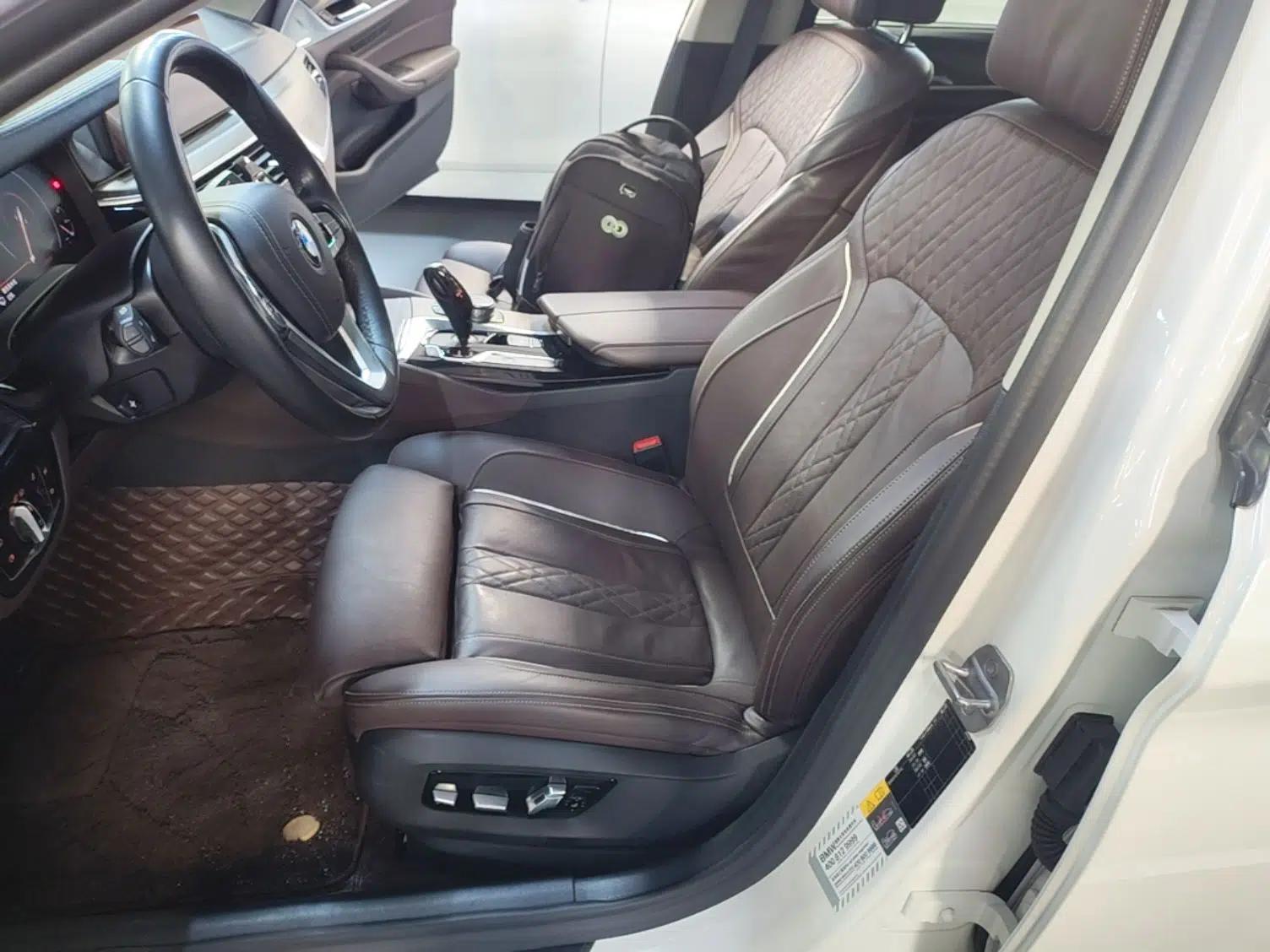 BMW 5 Series New Energy 2019 530Le Luxury Package — миниатюра 22