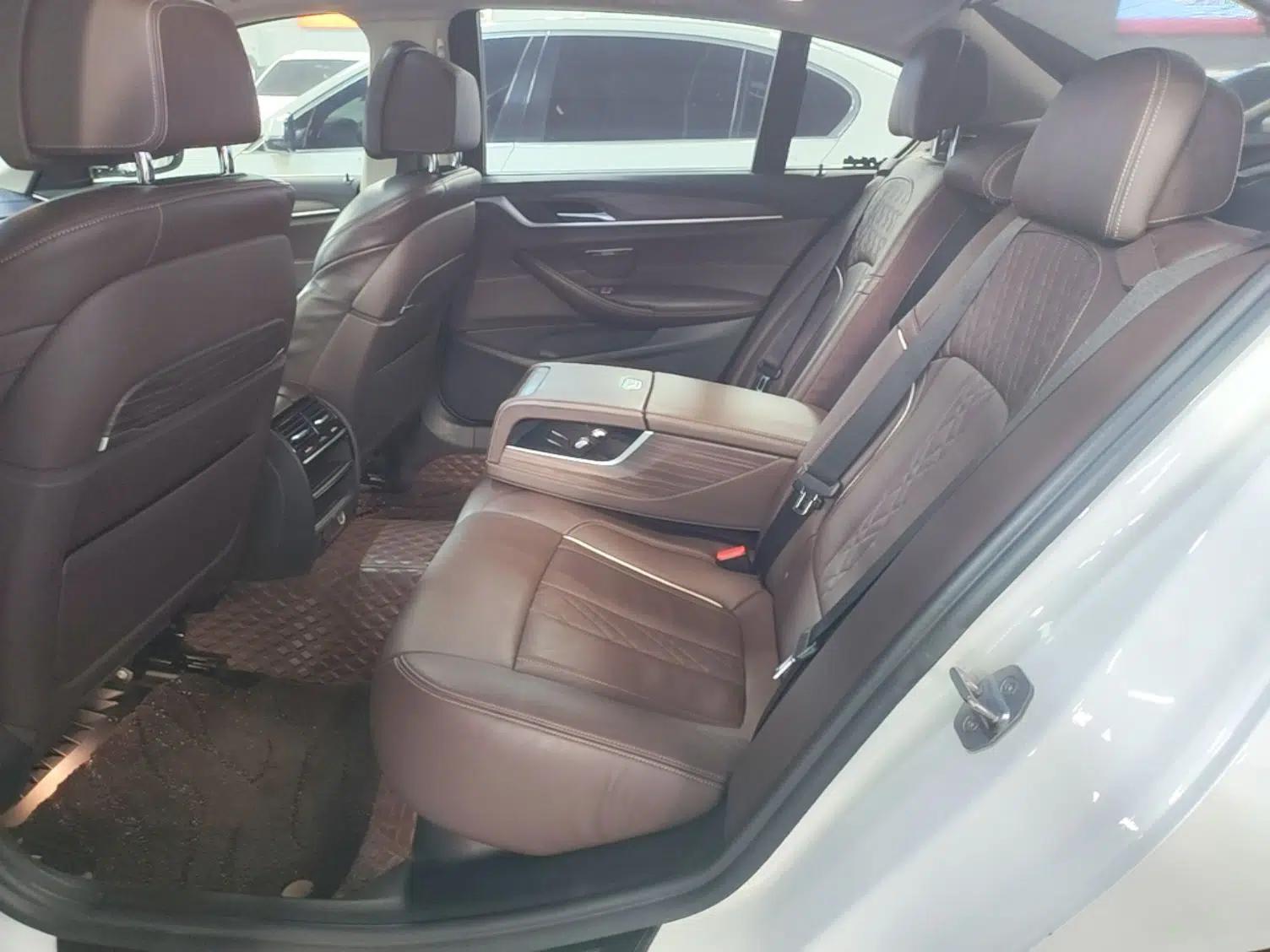 BMW 5 Series New Energy 2019 530Le Luxury Package — миниатюра 25