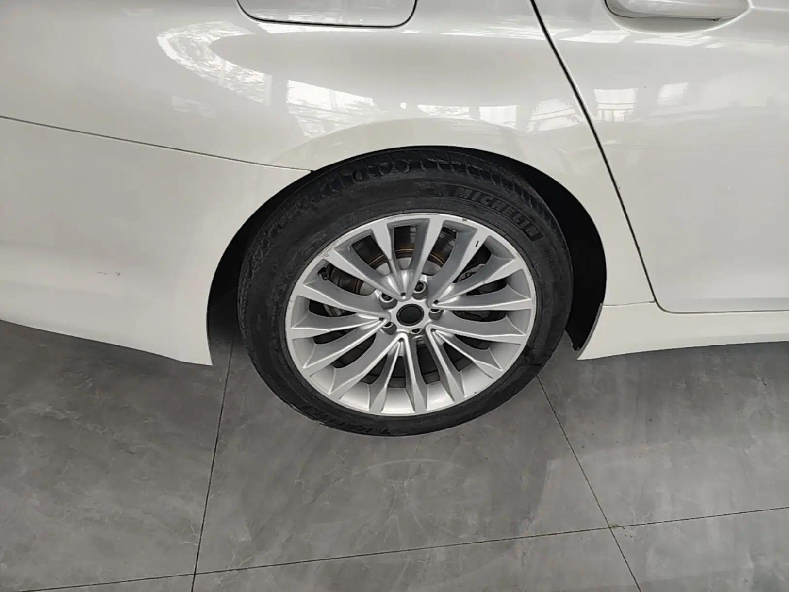 BMW 5 Series New Energy 2019 530Le Luxury Package — миниатюра 11