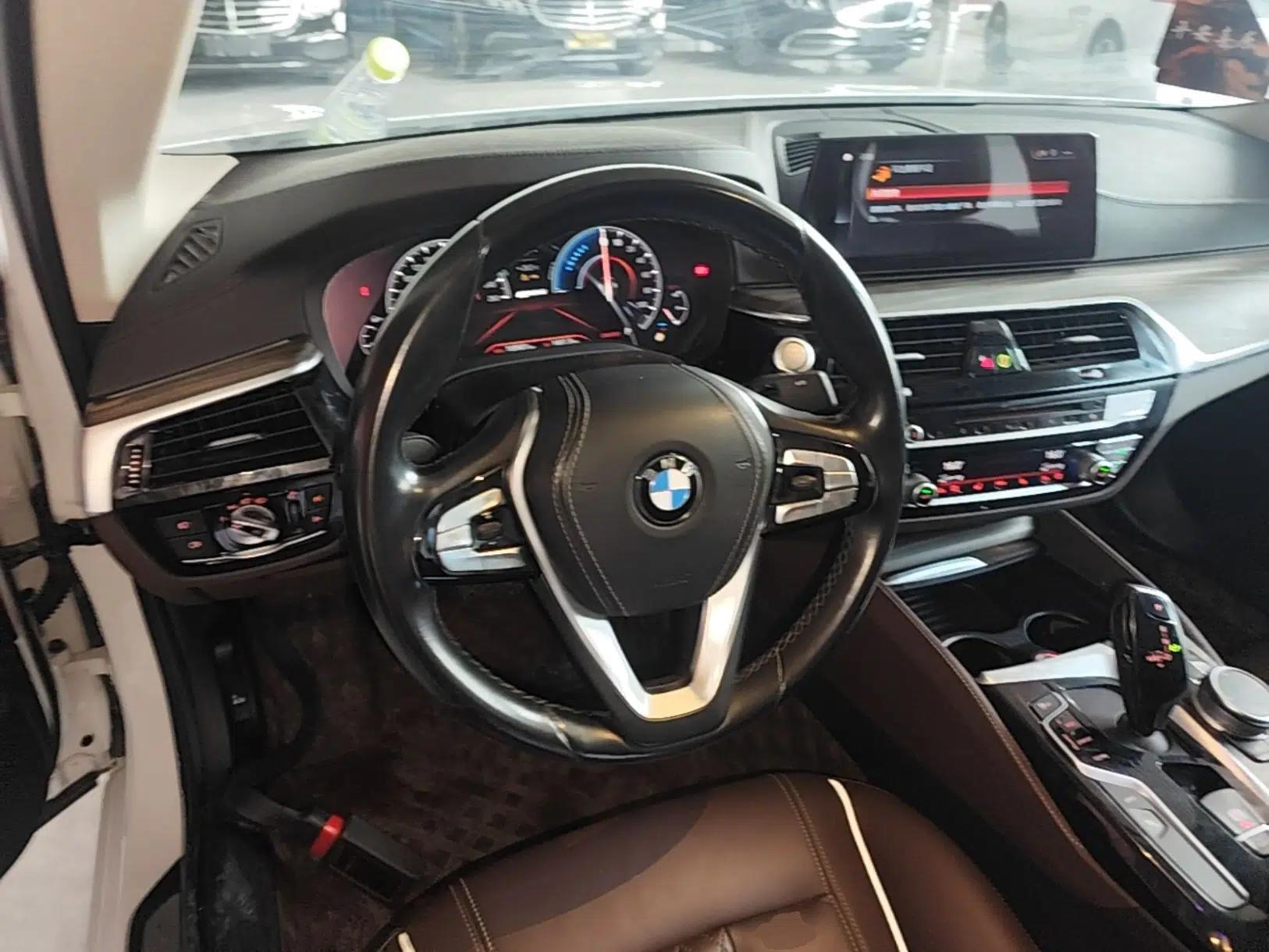 BMW 5 Series New Energy 2019 530Le Luxury Package — миниатюра 13