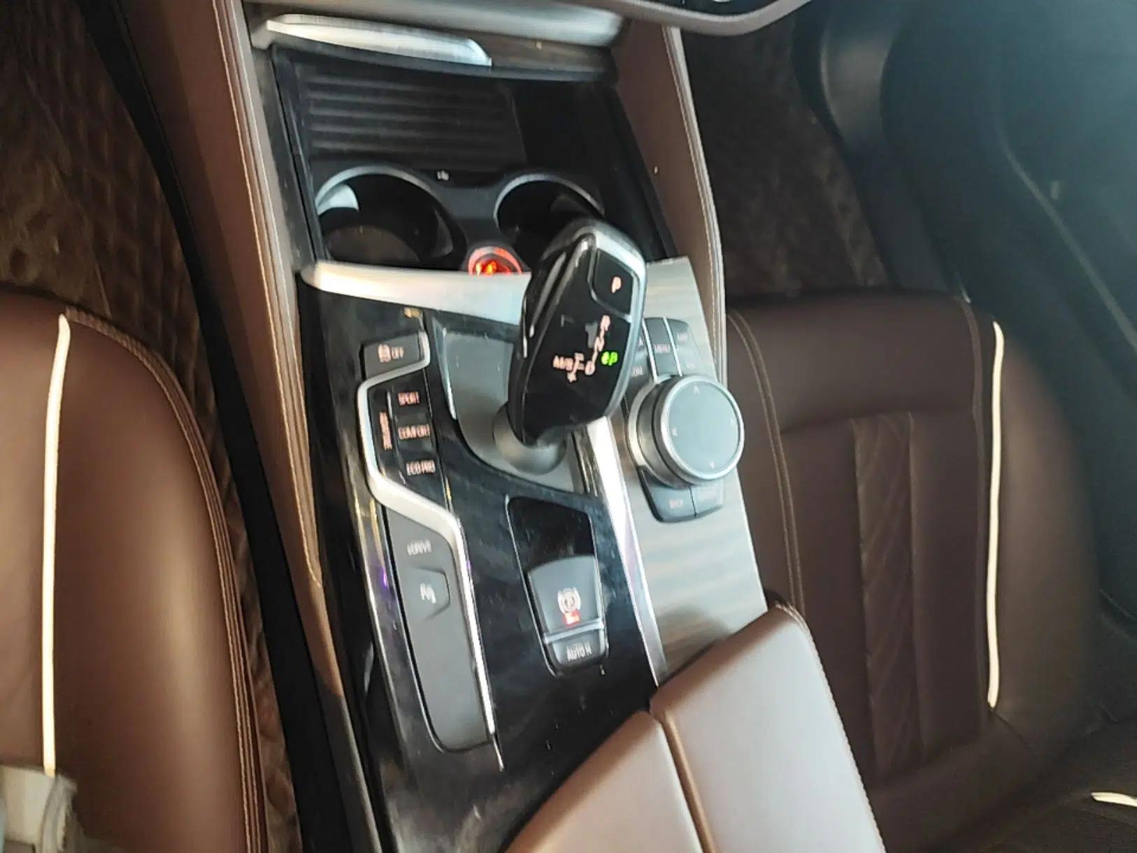 BMW 5 Series New Energy 2019 530Le Luxury Package — миниатюра 16
