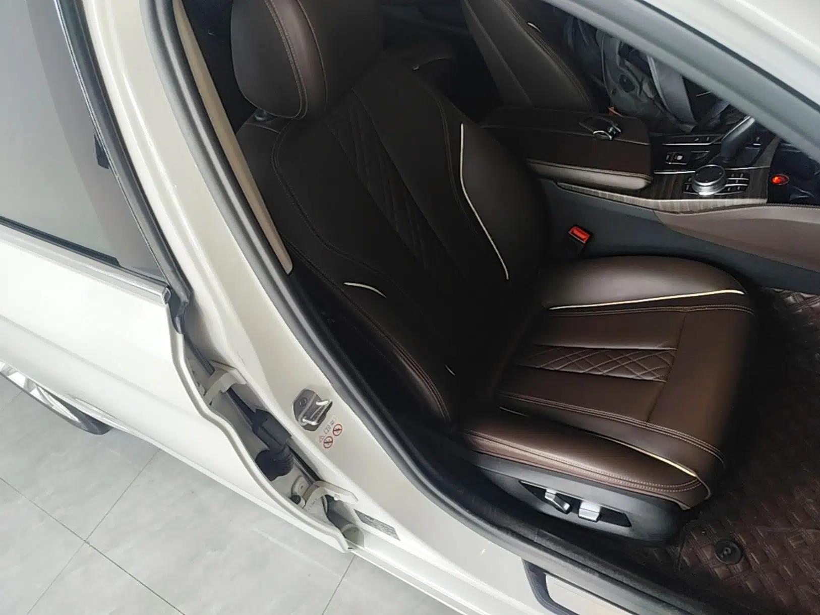 BMW 5 Series New Energy 2019 530Le Luxury Package — миниатюра 19