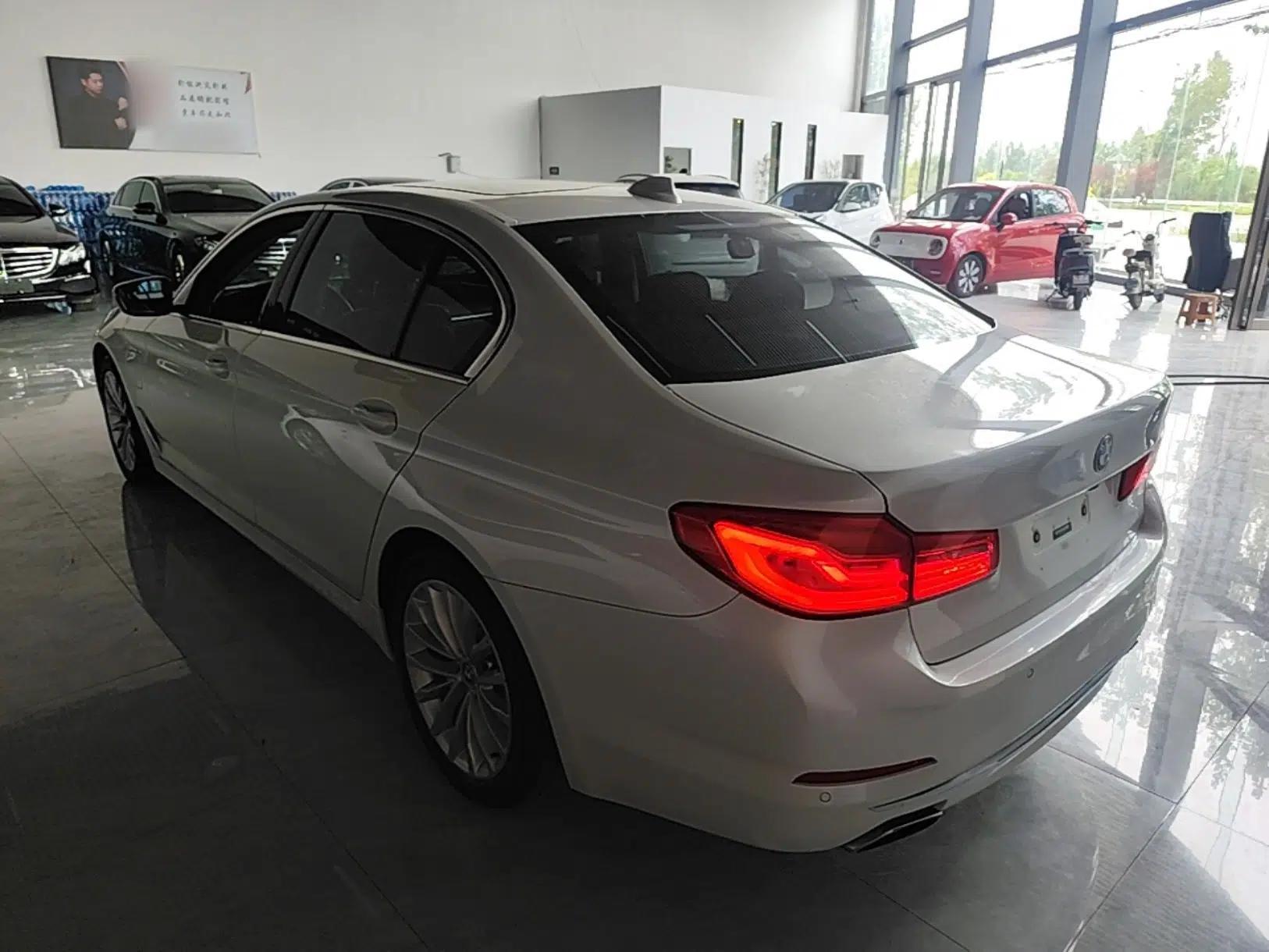 BMW 5 Series New Energy 2019 530Le Luxury Package — миниатюра 4