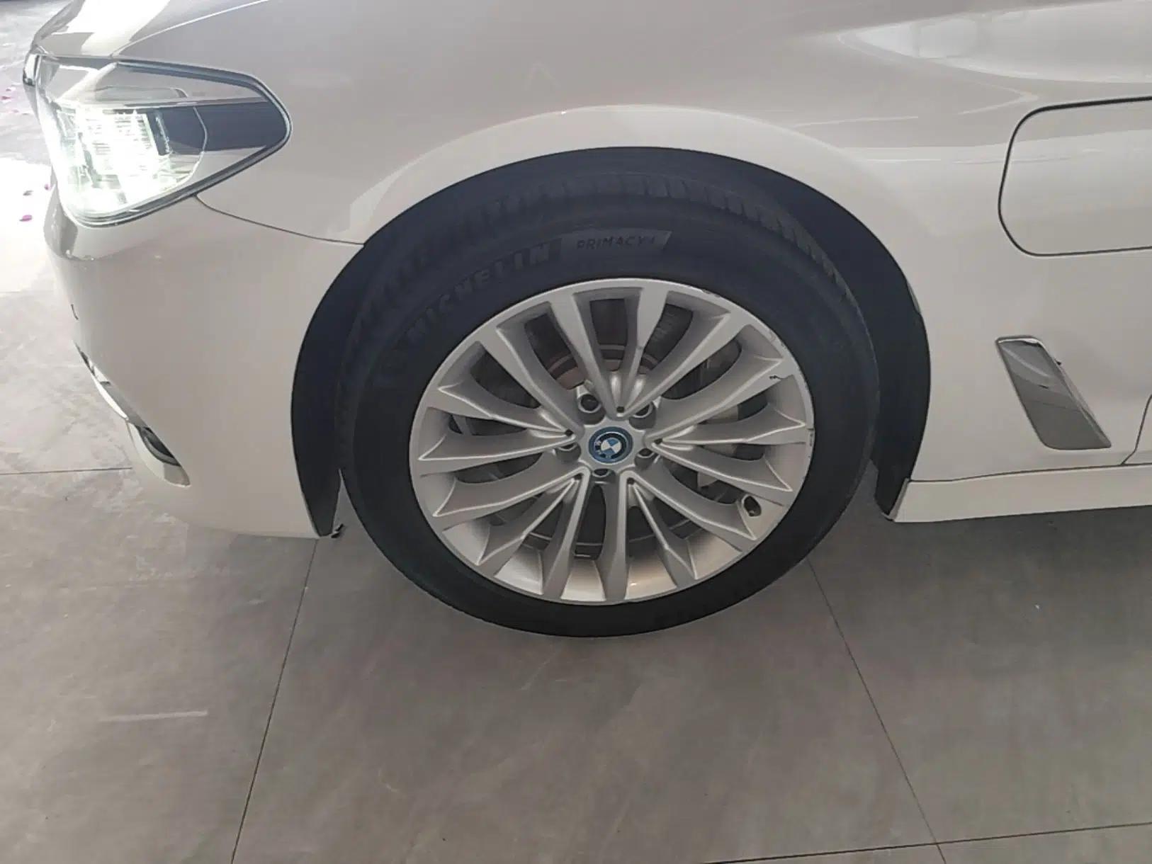 BMW 5 Series New Energy 2019 530Le Luxury Package — миниатюра 10