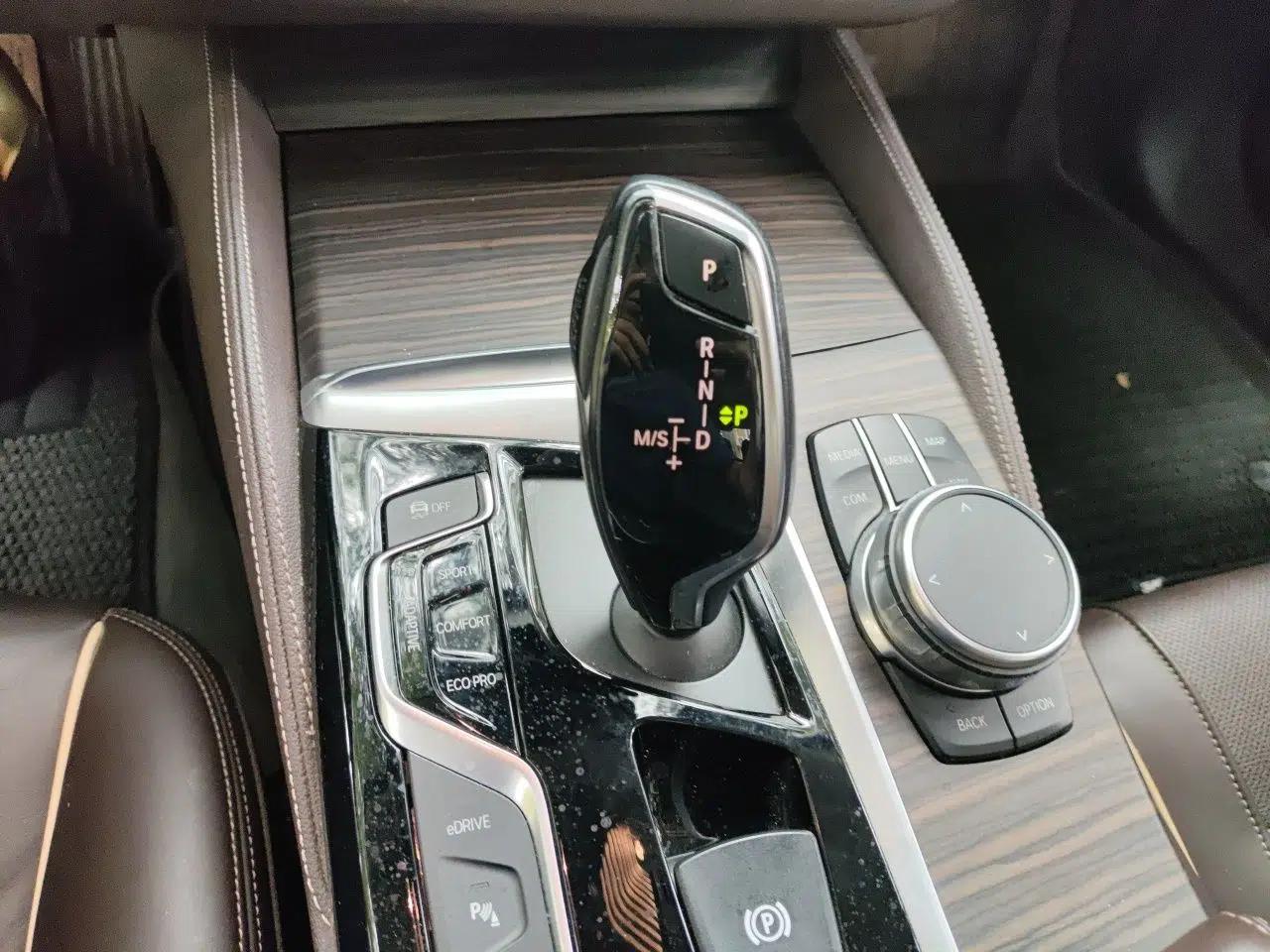 BMW 5 Series New Energy 2018 530Le Luxury Package — миниатюра 14
