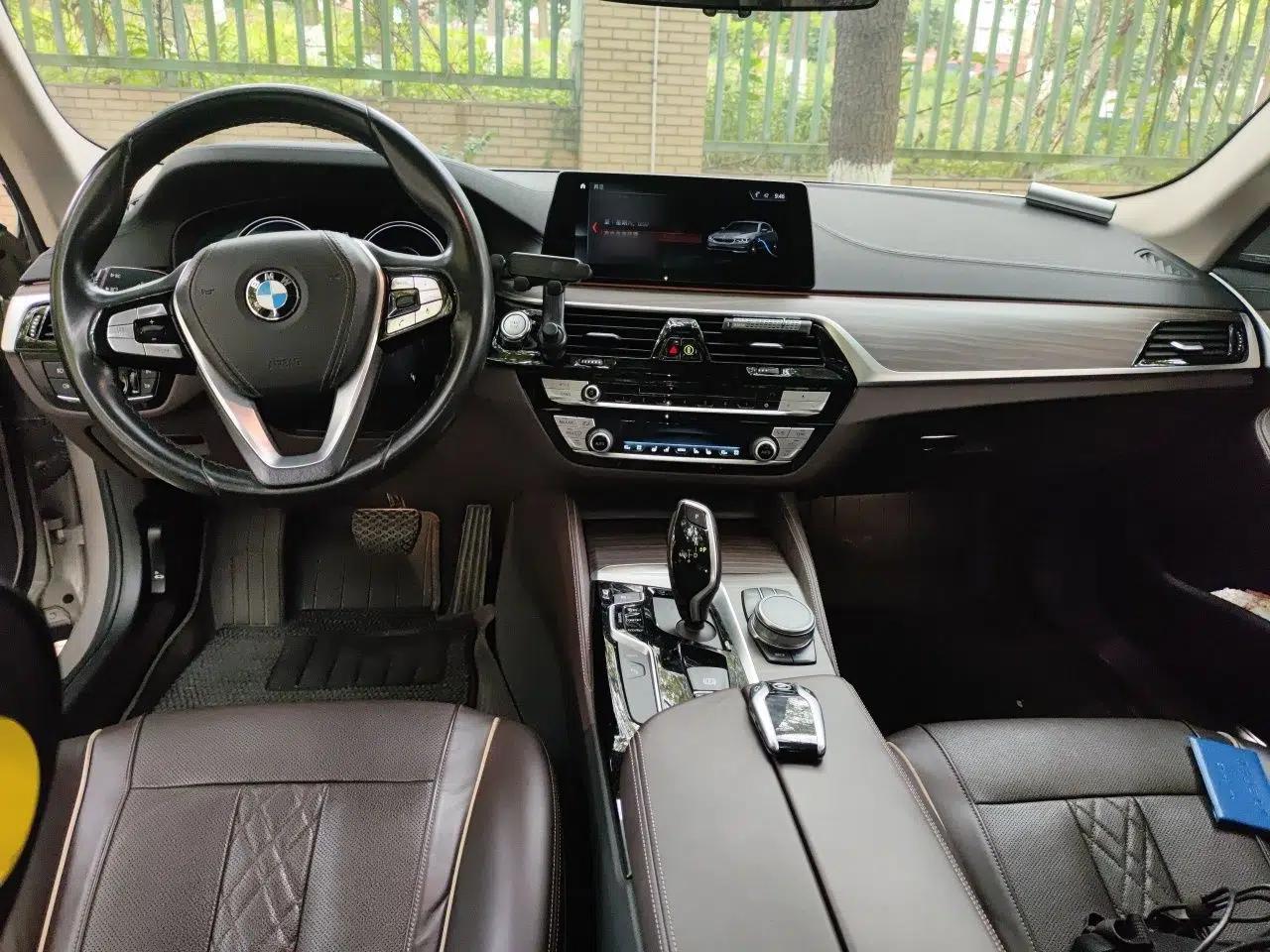 BMW 5 Series New Energy 2018 530Le Luxury Package — миниатюра 9
