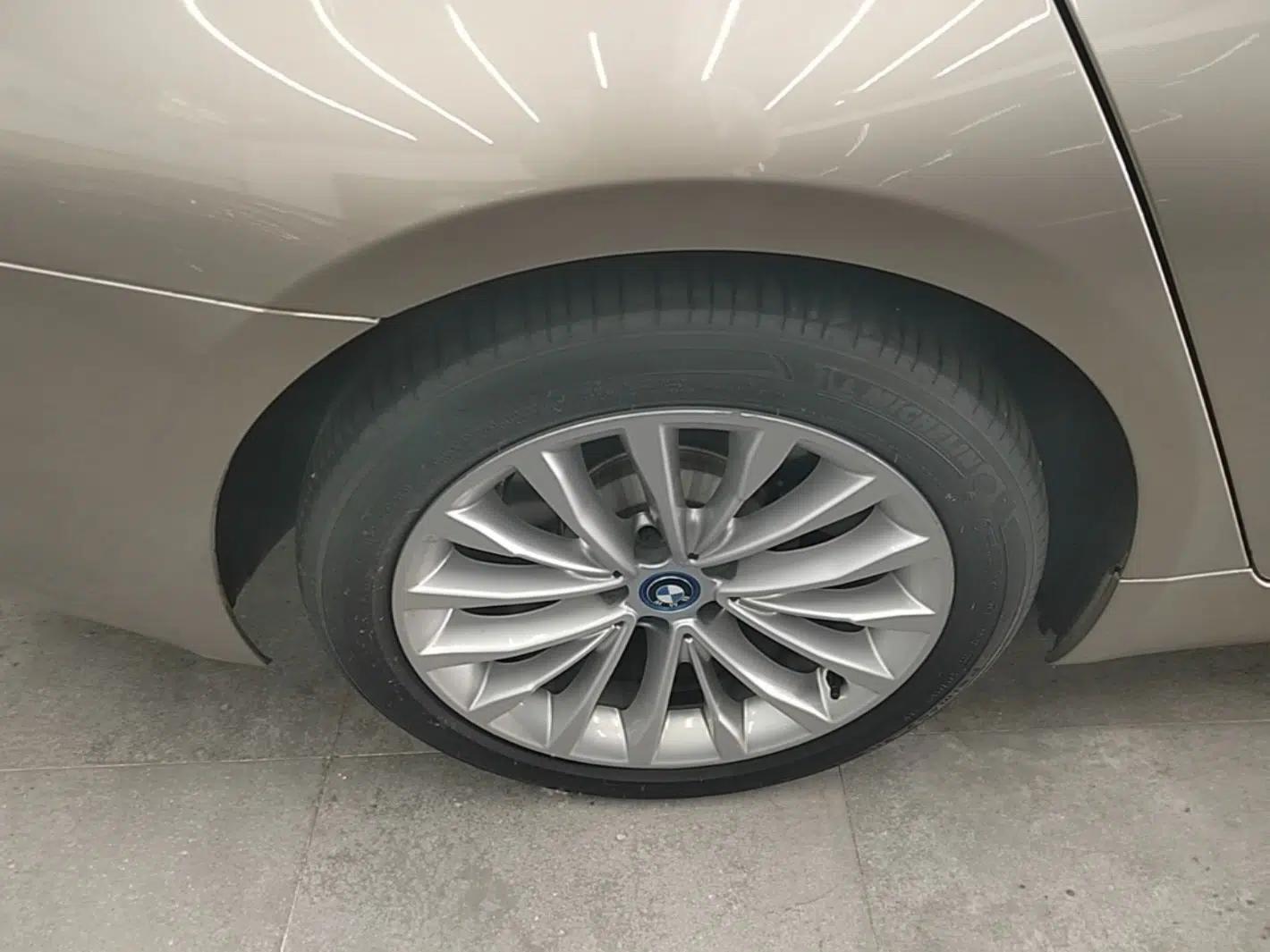 BMW 5 Series New Energy 2019 530Le Luxury Package — миниатюра 11