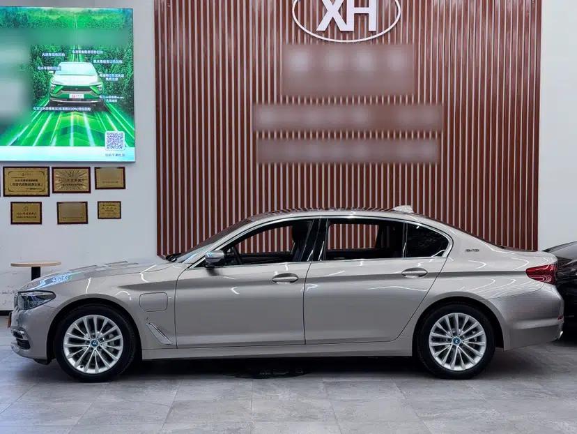 BMW 5 Series New Energy 2019 530Le Luxury Package — миниатюра 16