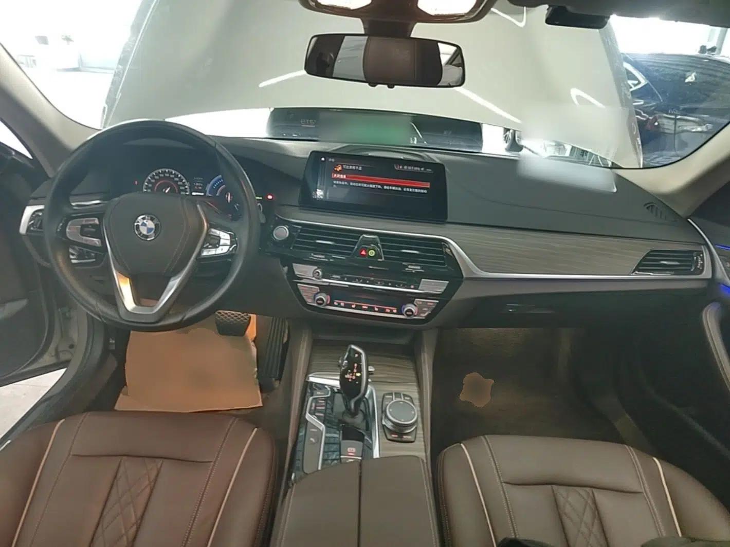 BMW 5 Series New Energy 2019 530Le Luxury Package — миниатюра 18