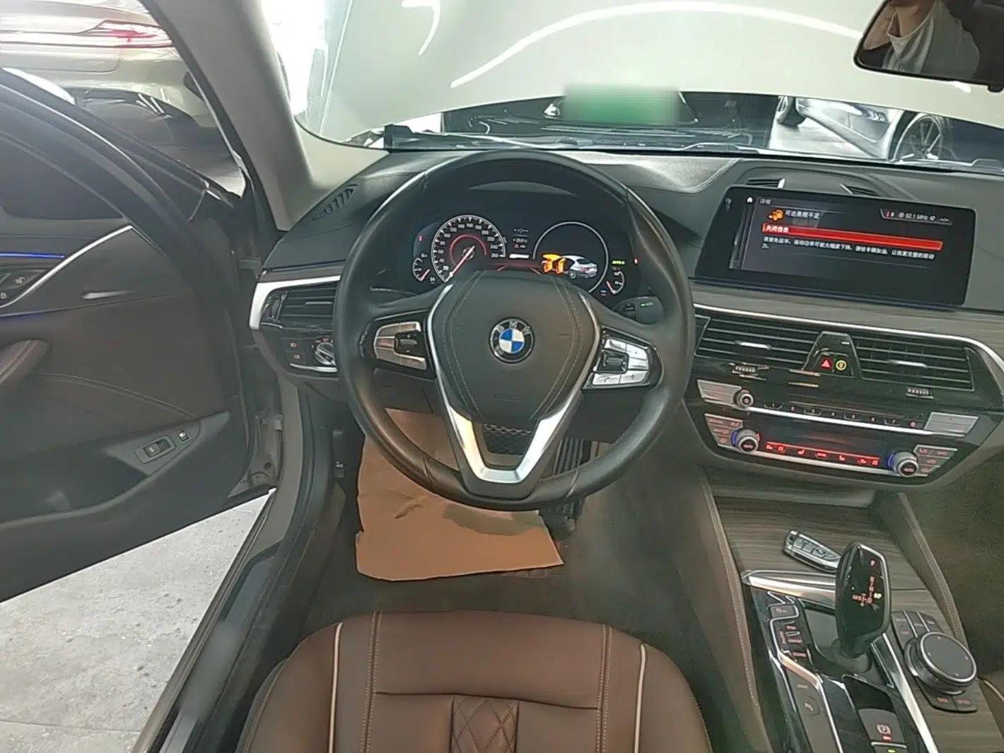 BMW 5 Series New Energy 2019 530Le Luxury Package — миниатюра 19