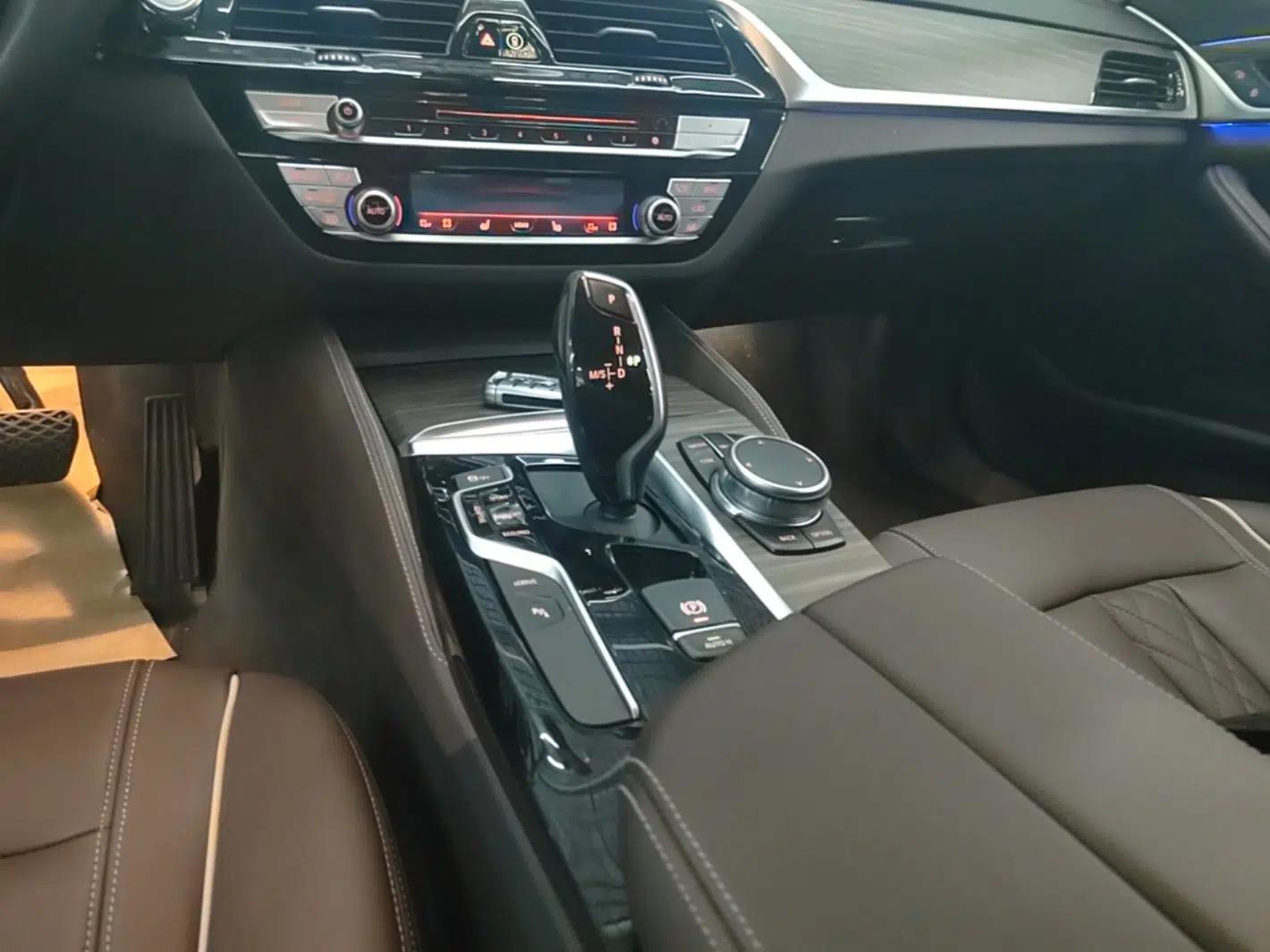 BMW 5 Series New Energy 2019 530Le Luxury Package — миниатюра 22
