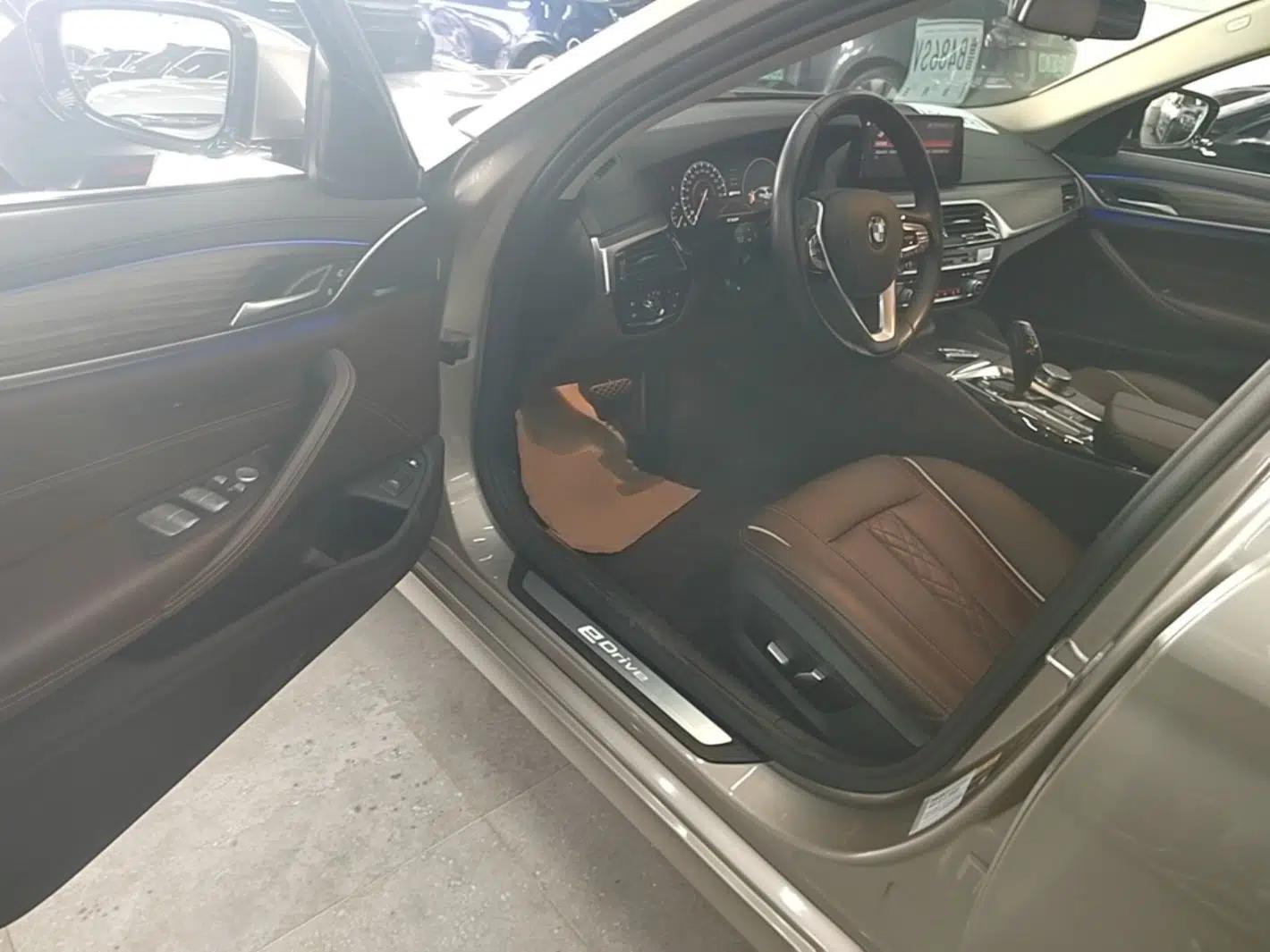 BMW 5 Series New Energy 2019 530Le Luxury Package — миниатюра 24