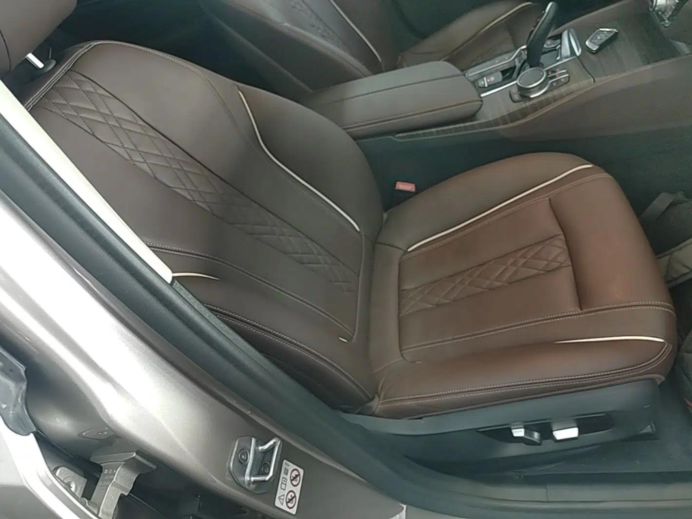 BMW 5 Series New Energy 2019 530Le Luxury Package — миниатюра 25