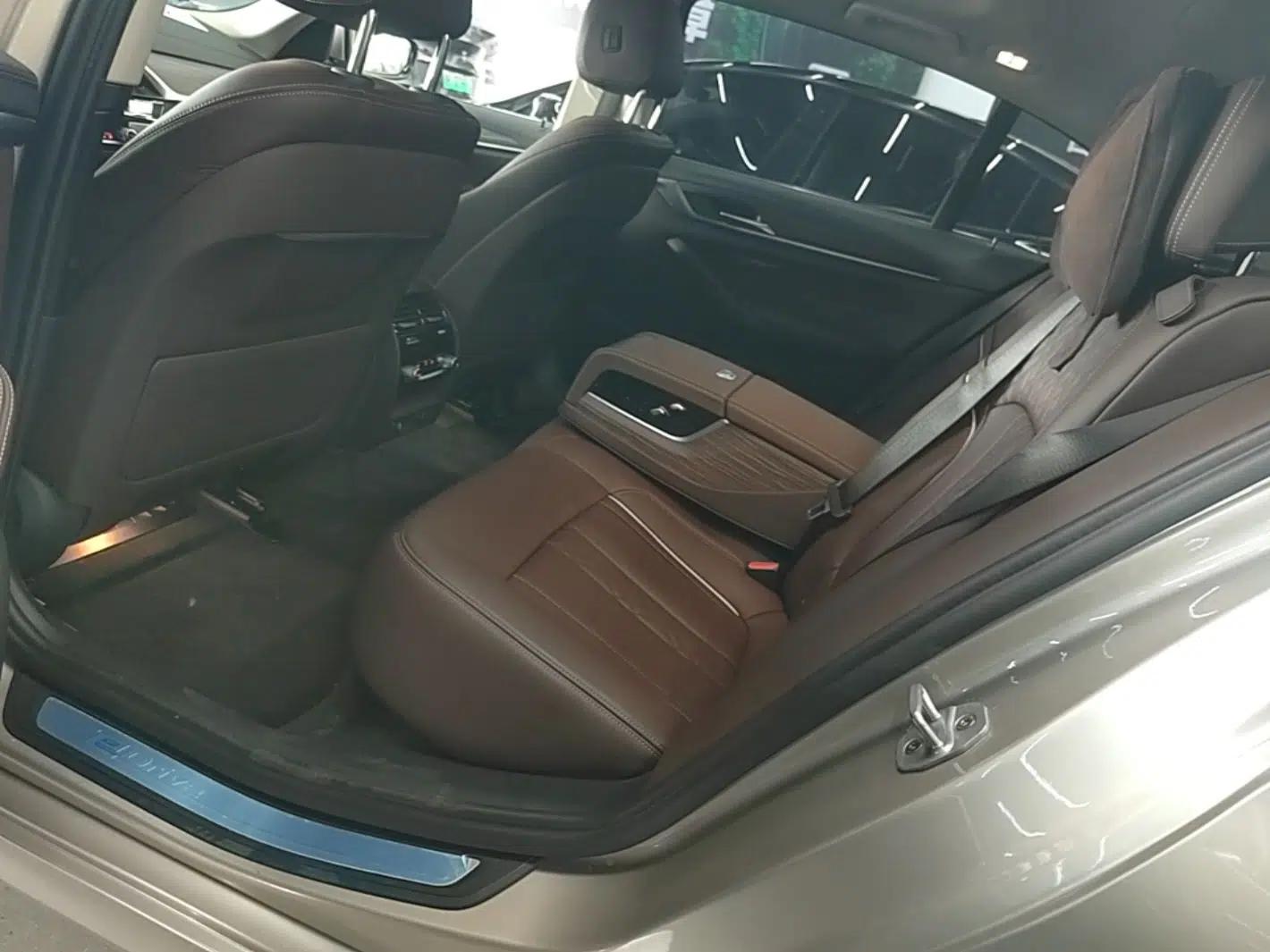 BMW 5 Series New Energy 2019 530Le Luxury Package — миниатюра 26