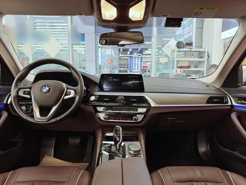 BMW 5 Series New Energy 2019 530Le Luxury Package — миниатюра 30