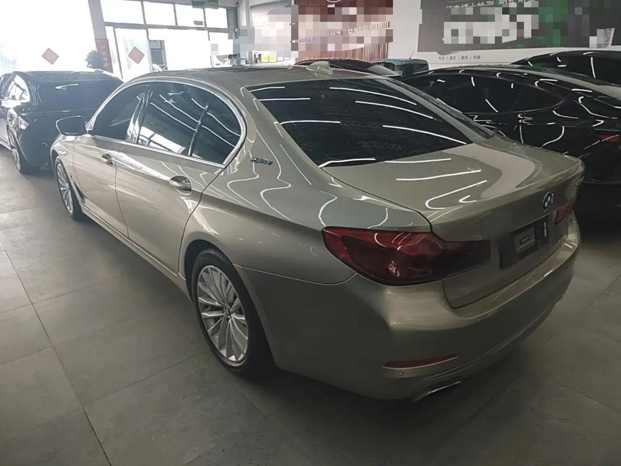 BMW 5 Series New Energy 2019 530Le Luxury Package — миниатюра 4
