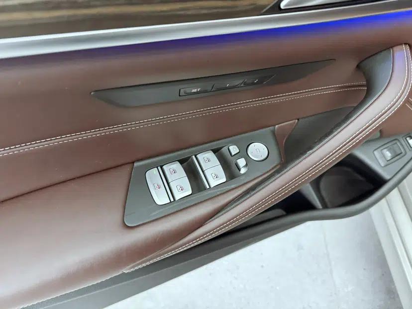 BMW 5 Series New Energy 2019 530Le Luxury Package — миниатюра 34