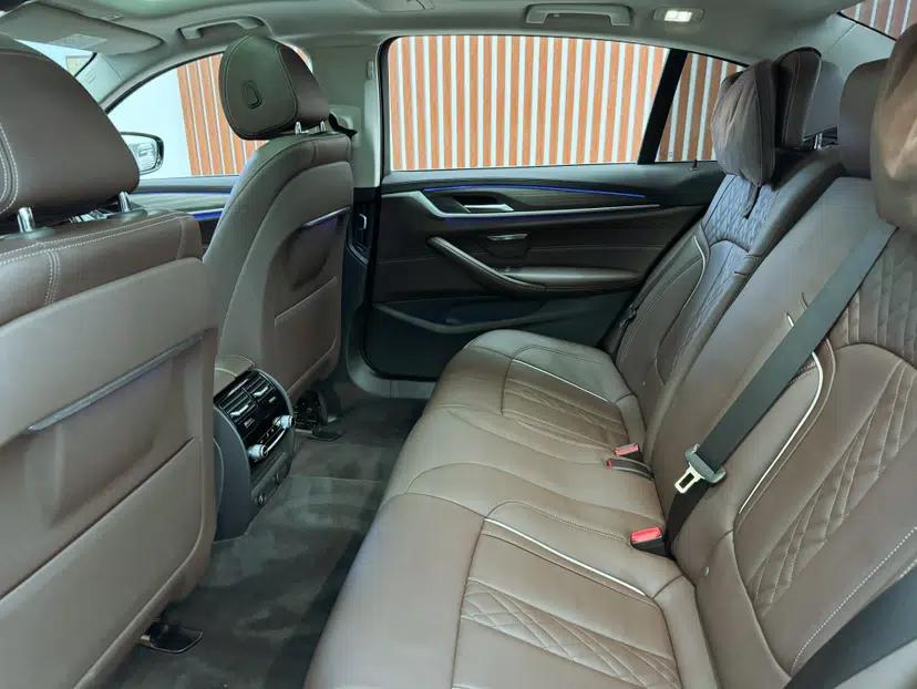 BMW 5 Series New Energy 2019 530Le Luxury Package — миниатюра 36