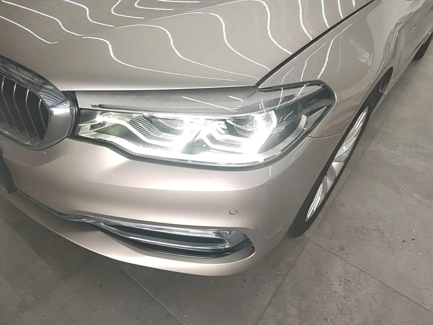 BMW 5 Series New Energy 2019 530Le Luxury Package — миниатюра 8