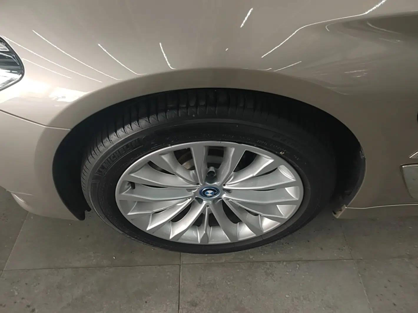 BMW 5 Series New Energy 2019 530Le Luxury Package — миниатюра 10