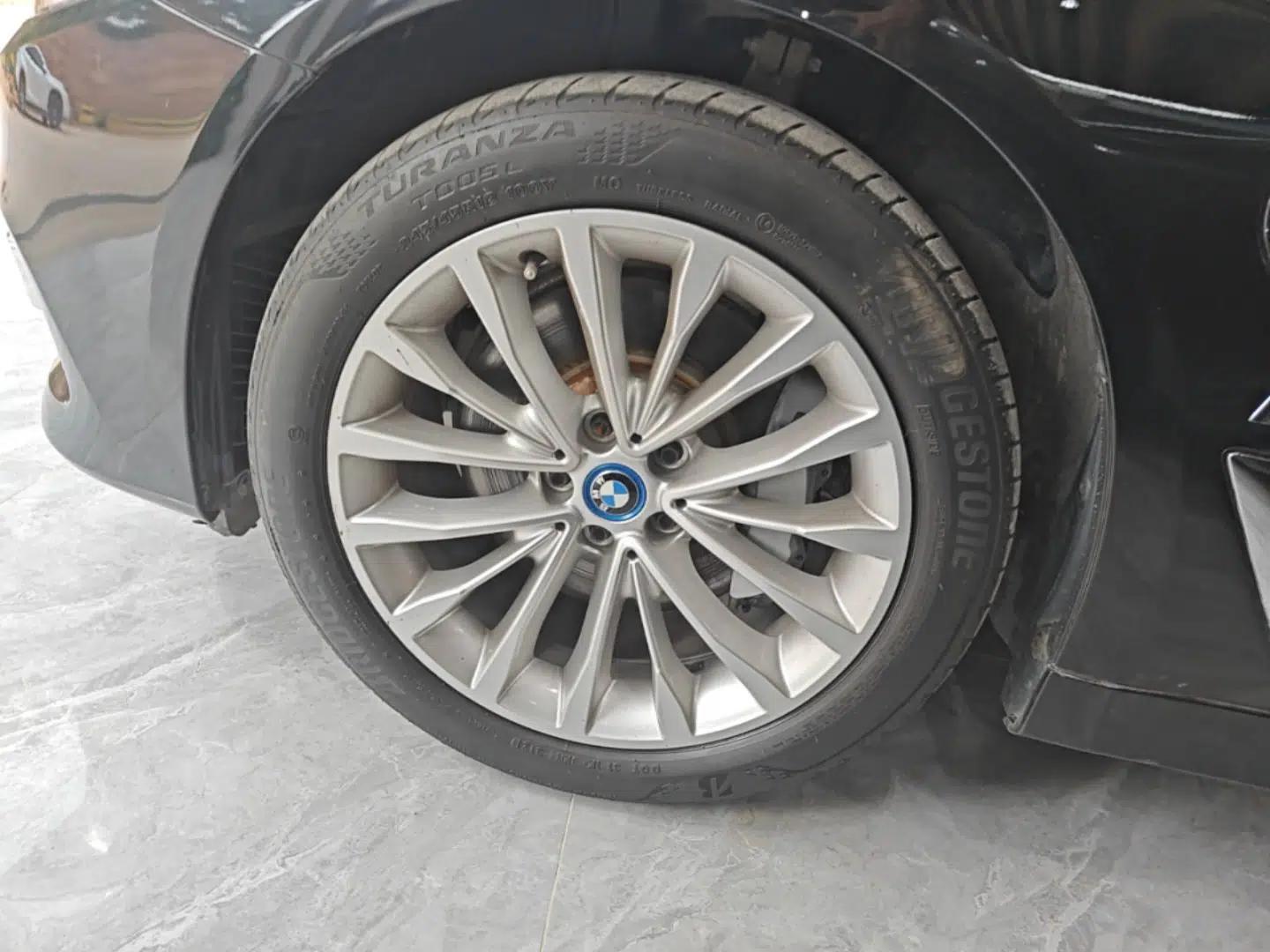 BMW 5 Series New Energy 2019 530Le Luxury Package — миниатюра 15