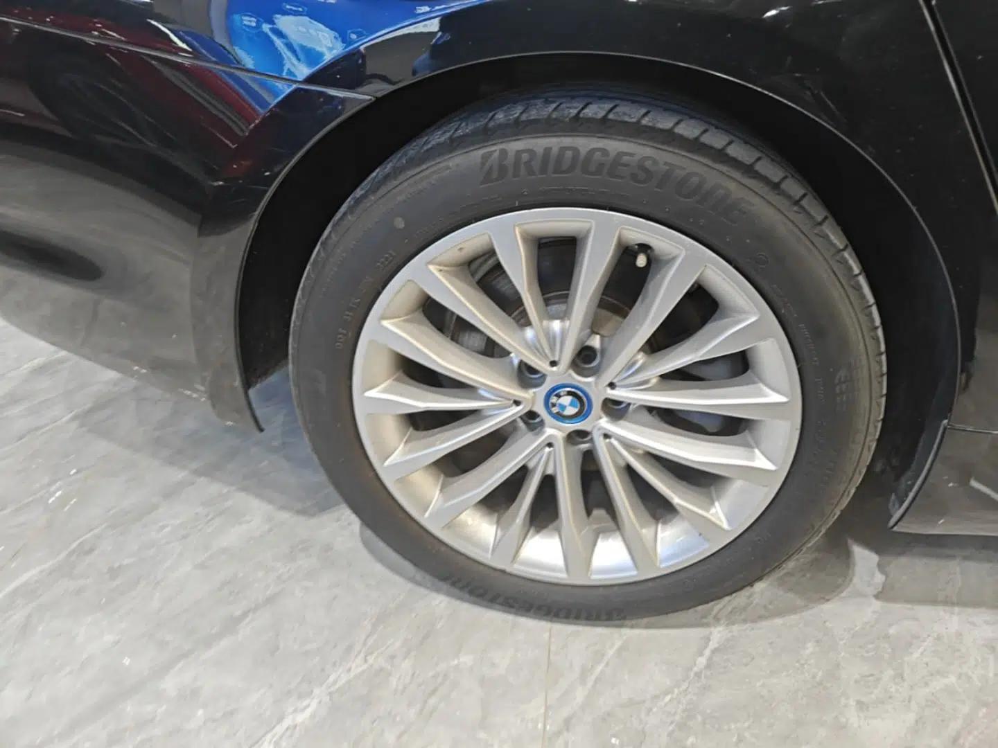 BMW 5 Series New Energy 2019 530Le Luxury Package — миниатюра 16