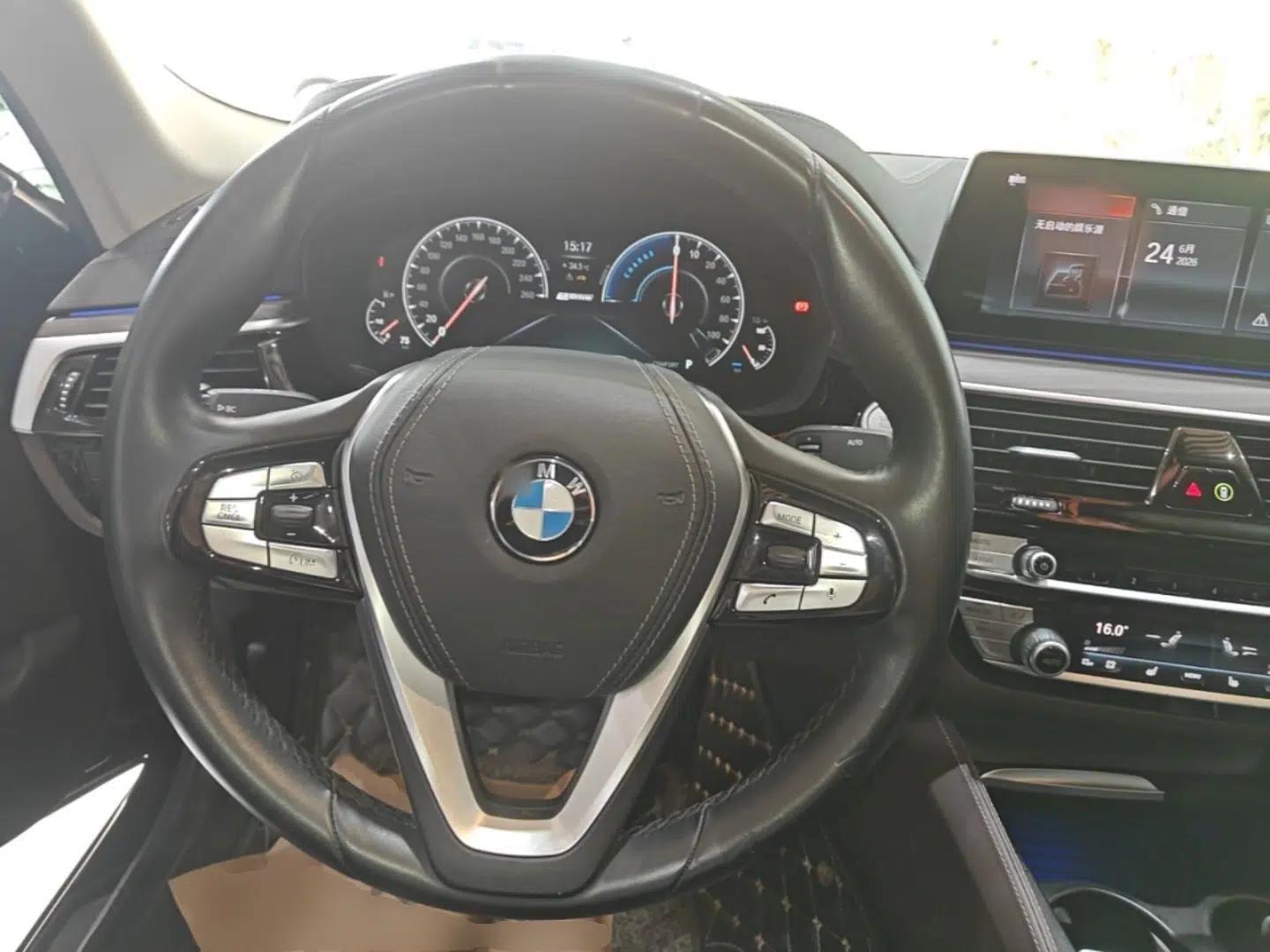 BMW 5 Series New Energy 2019 530Le Luxury Package — миниатюра 18