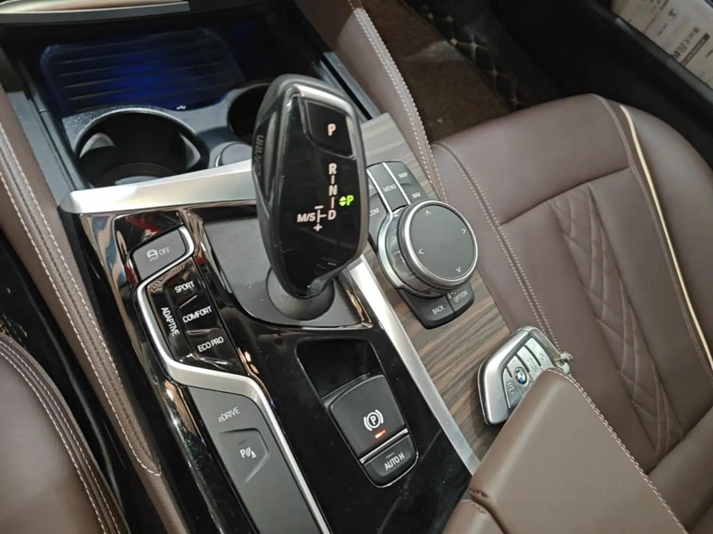 BMW 5 Series New Energy 2019 530Le Luxury Package — миниатюра 21