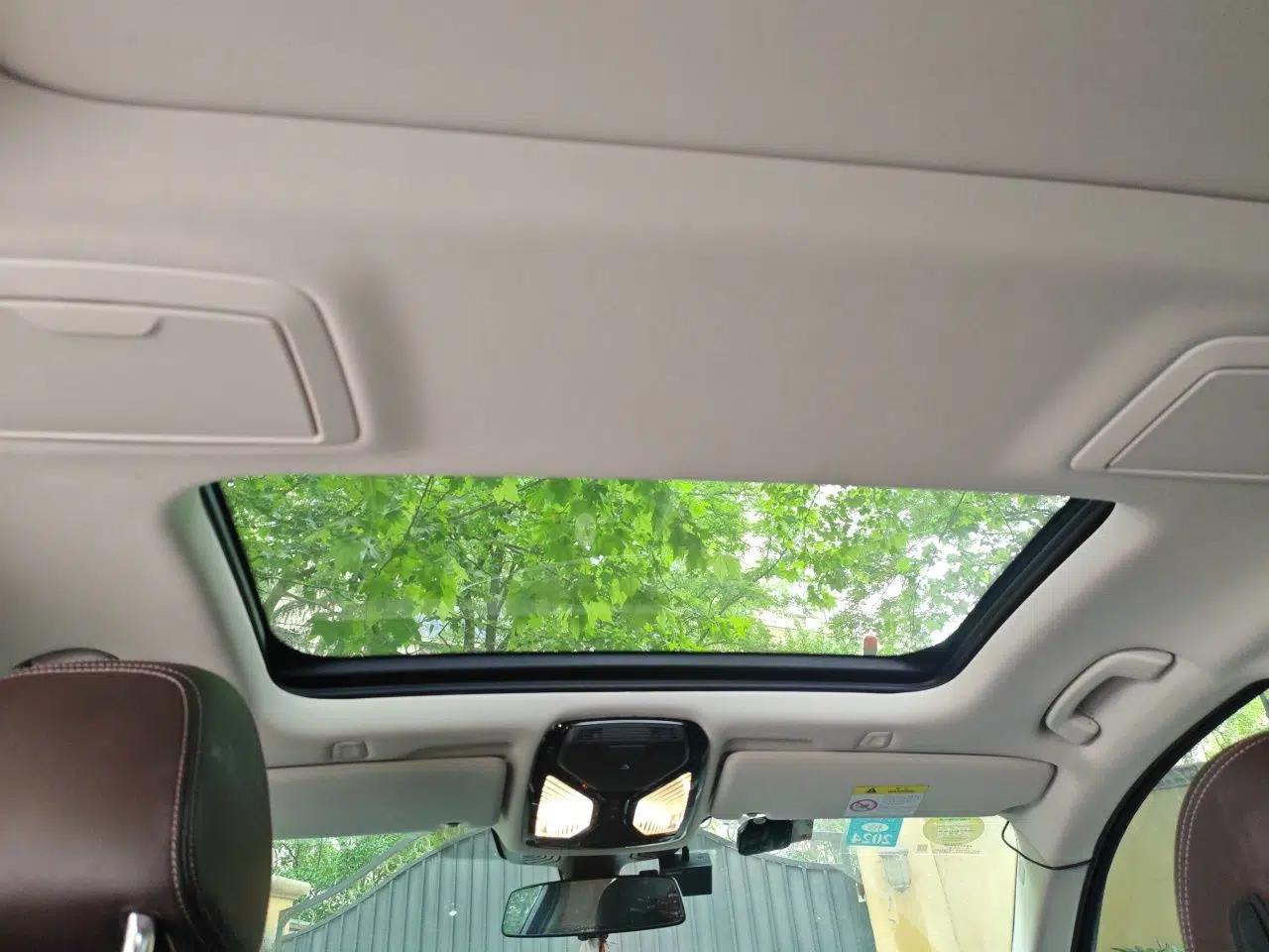 BMW 5 Series New Energy 2019 530Le Luxury Package — миниатюра 18