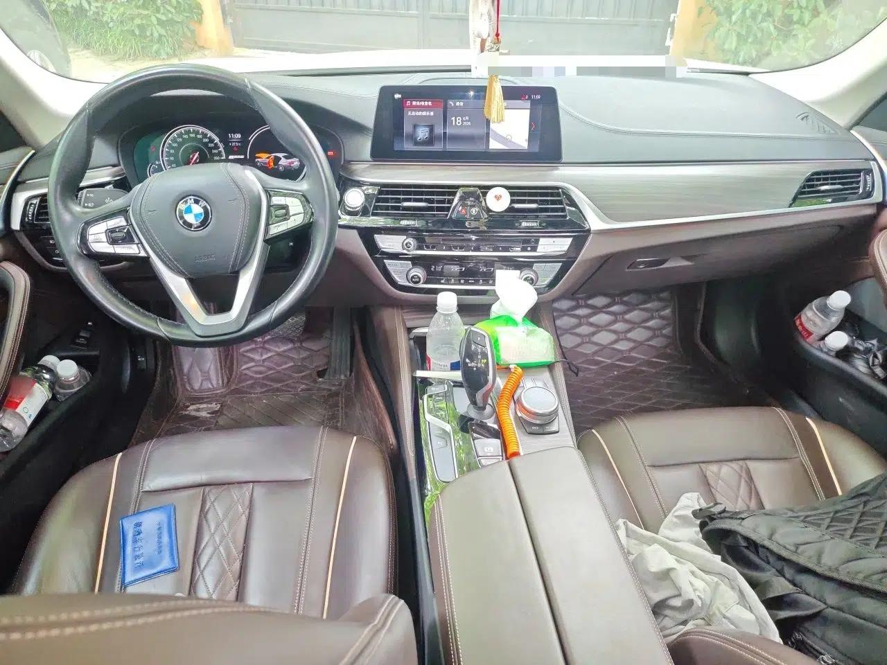 BMW 5 Series New Energy 2019 530Le Luxury Package — миниатюра 9
